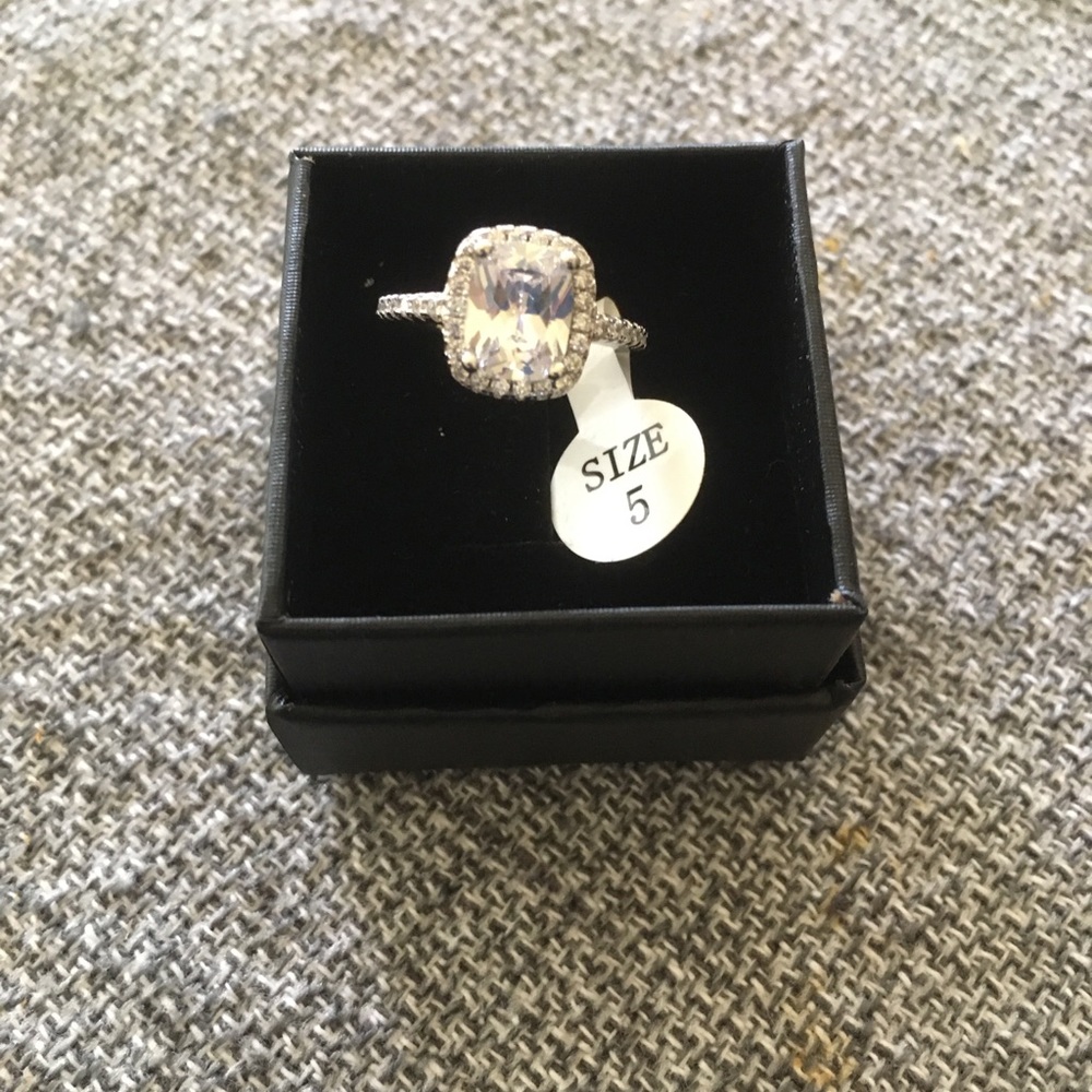 Sterling Silver 3 Carat Cubic Zirconia Ring - Picture 5 of 5